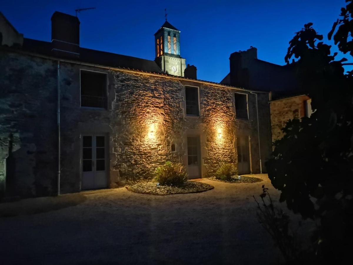 Le Durivum Hotel Montaigu-Vendee Exterior photo